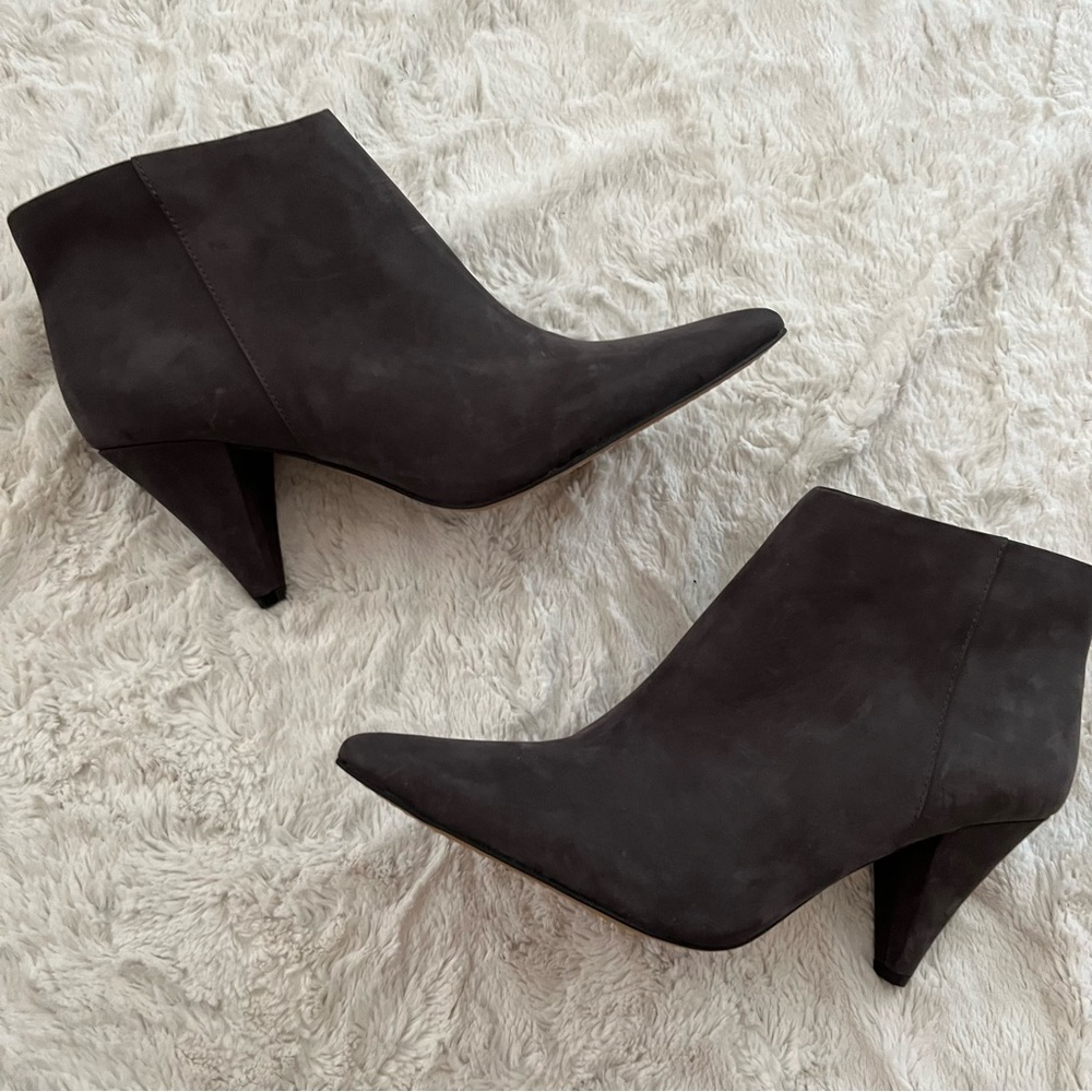 VINCE CAMUTO Dark Gray Pointed Heel Bootie 11